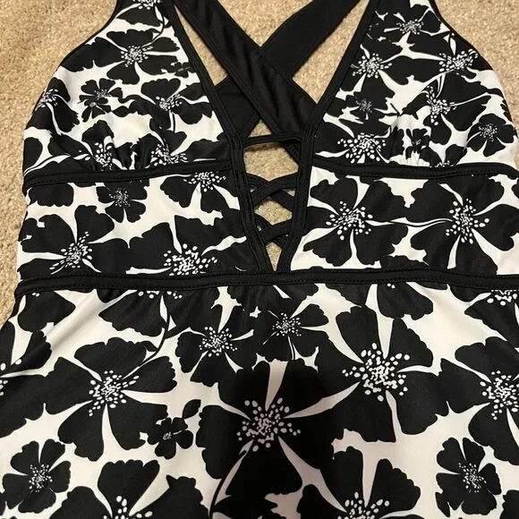 Hawaiian Floral Print One-Piece Lace-Up Bathing Suit - Picture 6 of 9